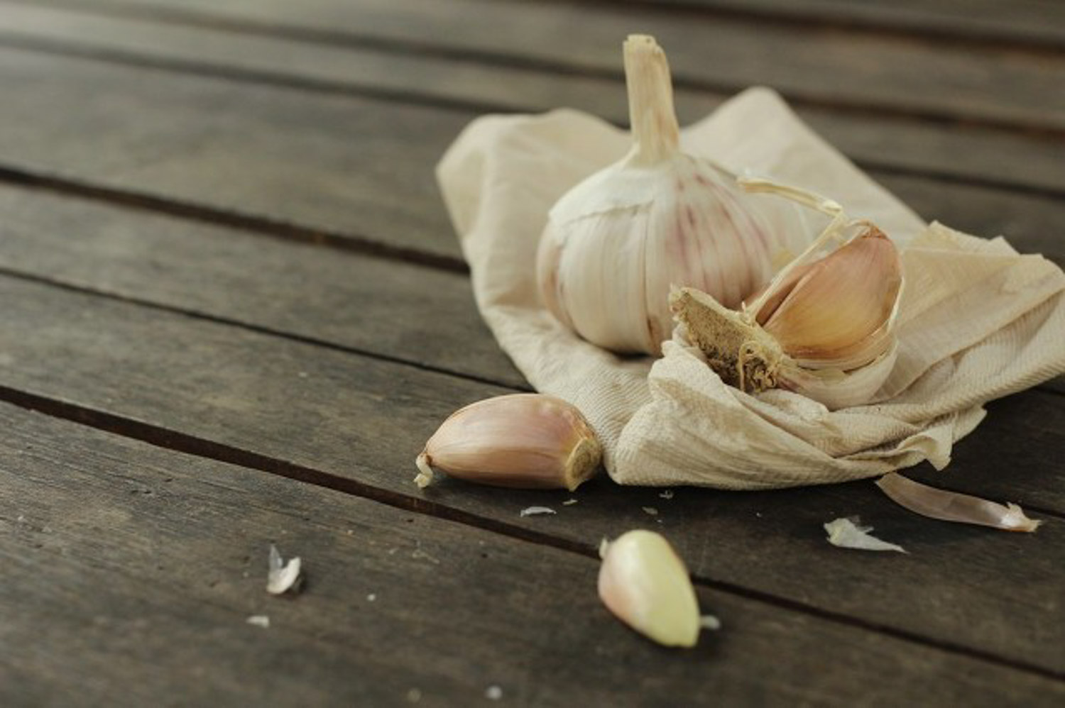 大蒜叶子发黄如何回事，如何办