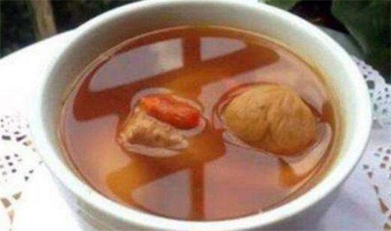 无花果泡水喝的功效,可降低血脂健脾消食还能延缓衰老