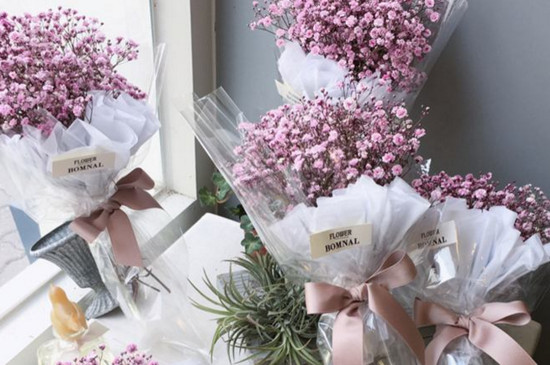 满天星干花如何插花瓶