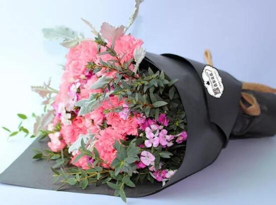 母亲节为何要送康乃馨，康乃馨为何代表母爱