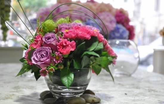 康乃馨花期：康乃馨天然花期在4月~9月份