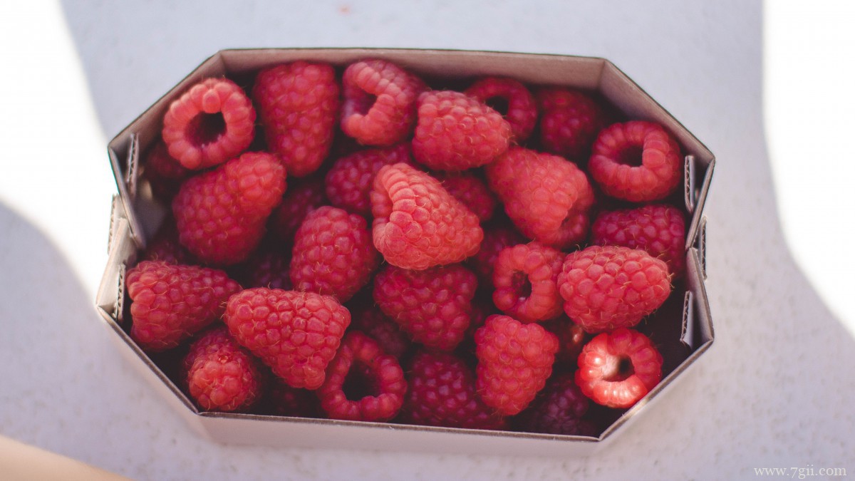 香甜可口的树莓图片