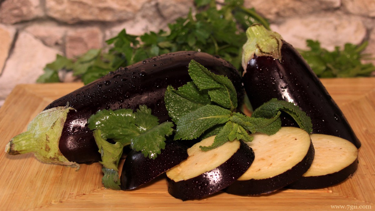 紫色茄子图片大全